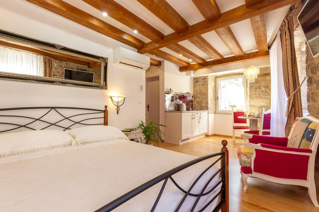 Studios Aurelia Palace Split Room photo